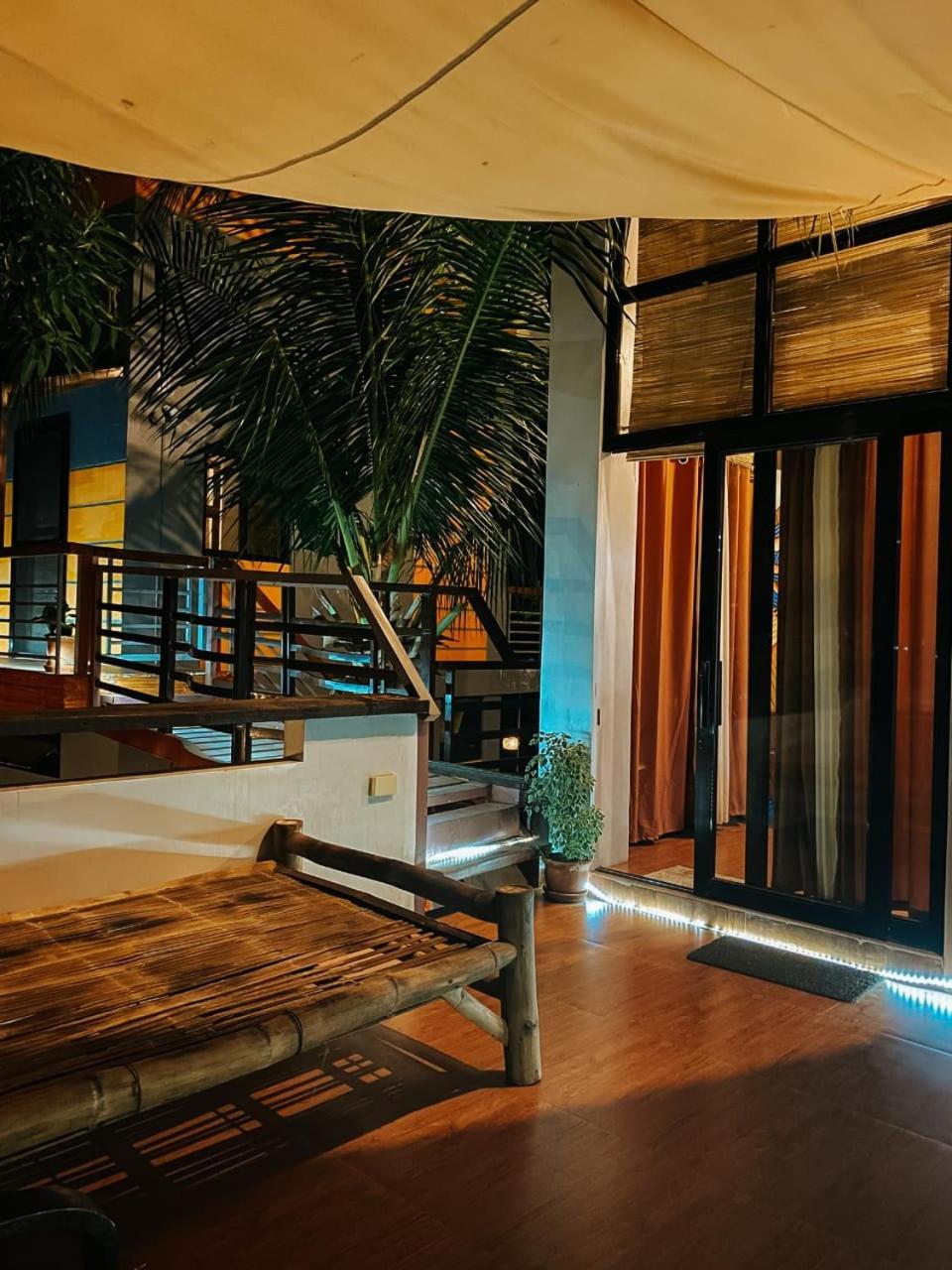 The Bistro House - Loft Unit - Vigan Apartment ภายนอก รูปภาพ