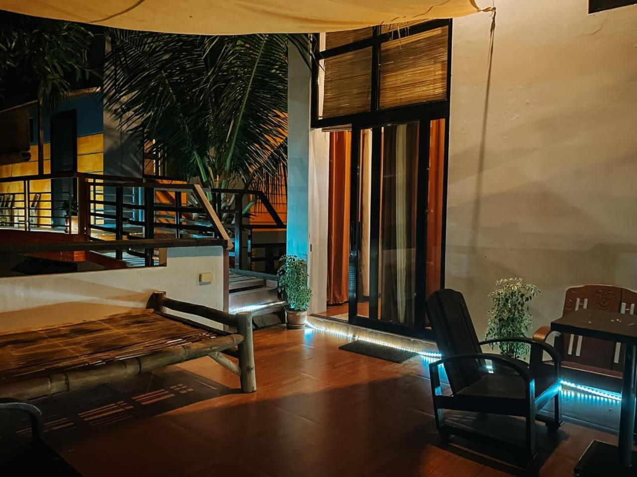 The Bistro House - Loft Unit - Vigan Apartment ภายนอก รูปภาพ